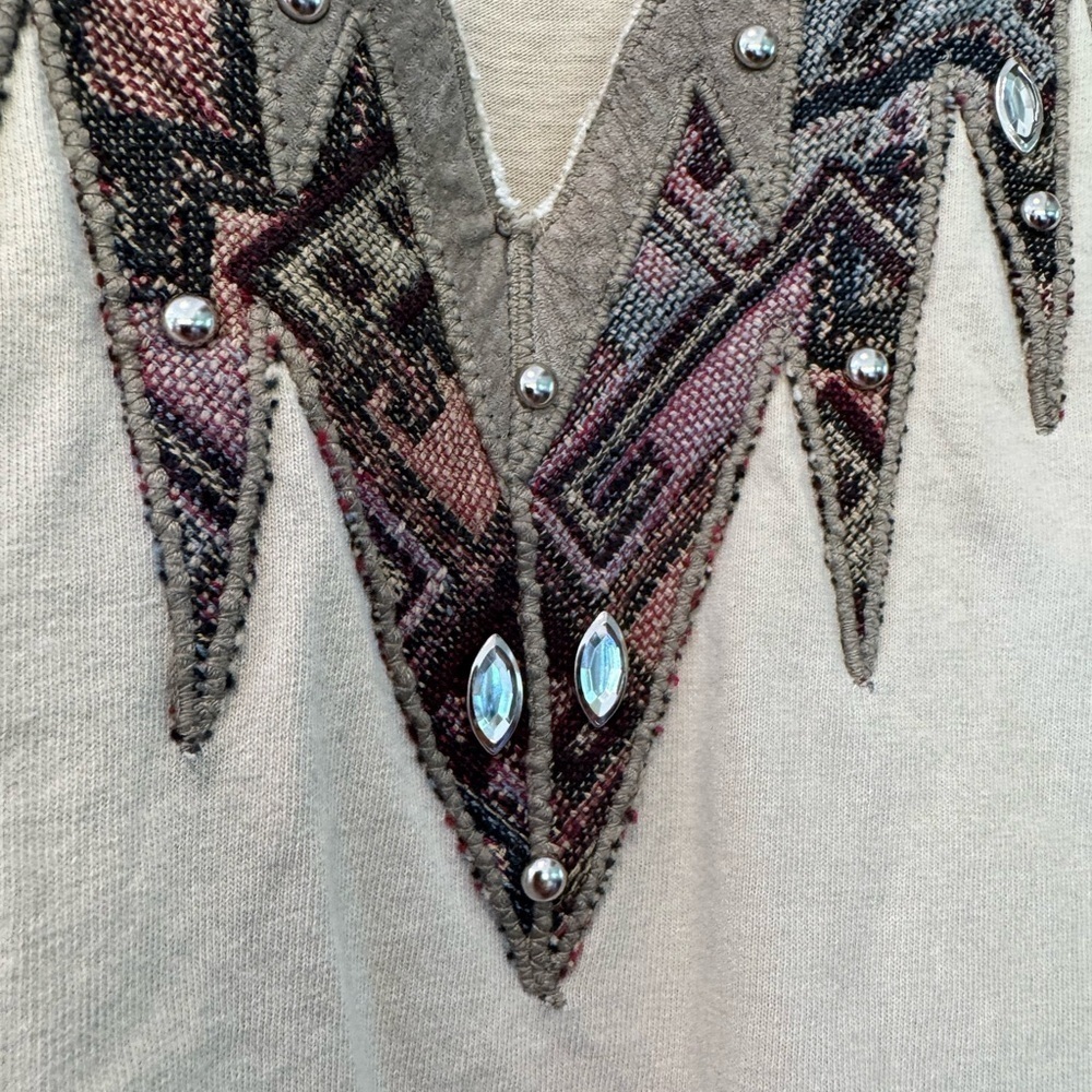 VTGSource Unknown Short Sleeve Tee  Tan Embellished Southwestern Tee VNeck / Med - Picture 4 of 7